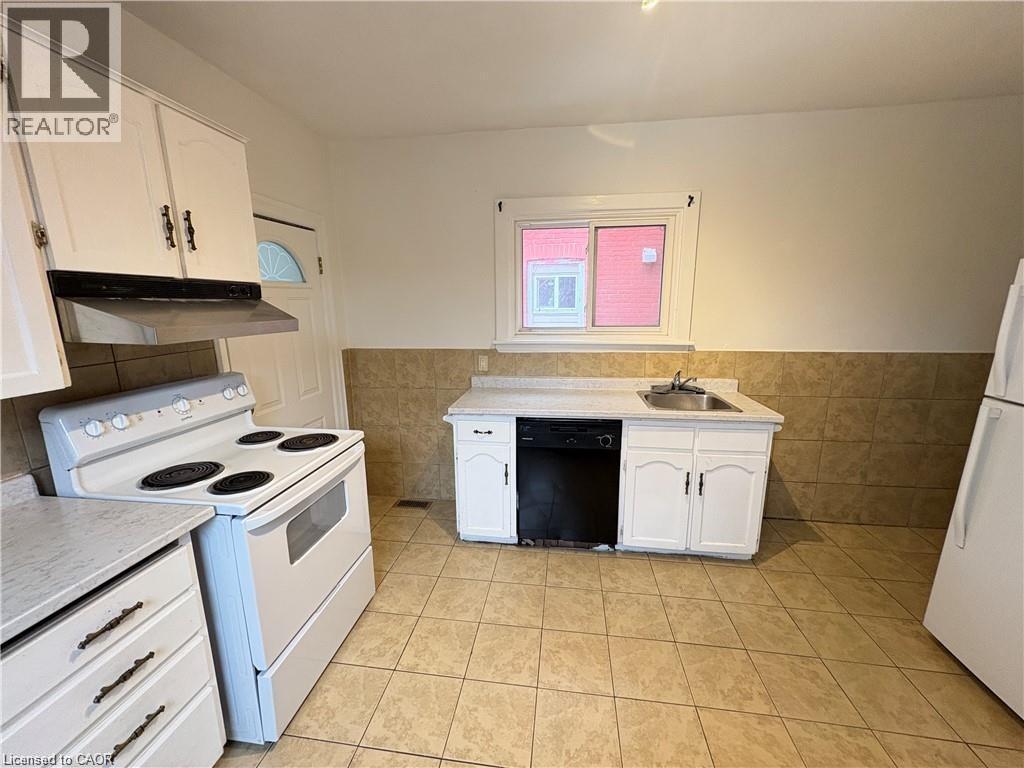 281 Wentworth Street N, Hamilton, ON - Indoor Photo Showing Kitchen