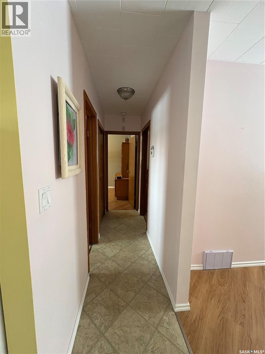 207 3Rd Street Ne, Ituna, SK - Indoor Photo Showing Other Room