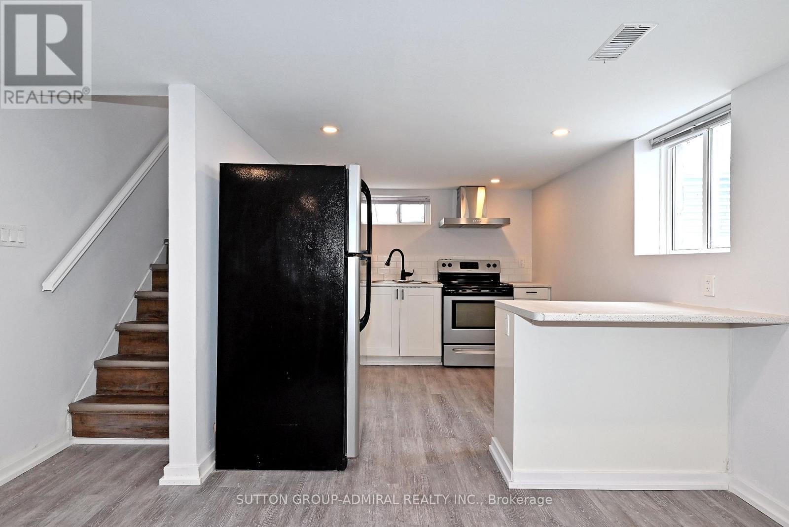 145 Ninth Avenue, Kitchener, ON - Indoor Photo Showing Kitchen