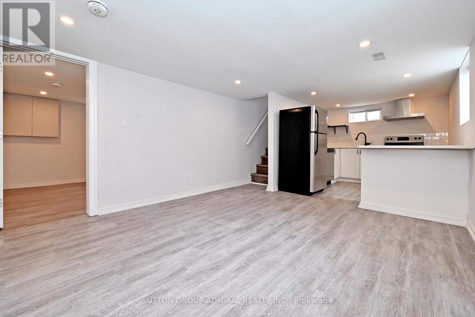 145 Ninth Avenue, Kitchener, ON - Indoor Photo Showing Kitchen