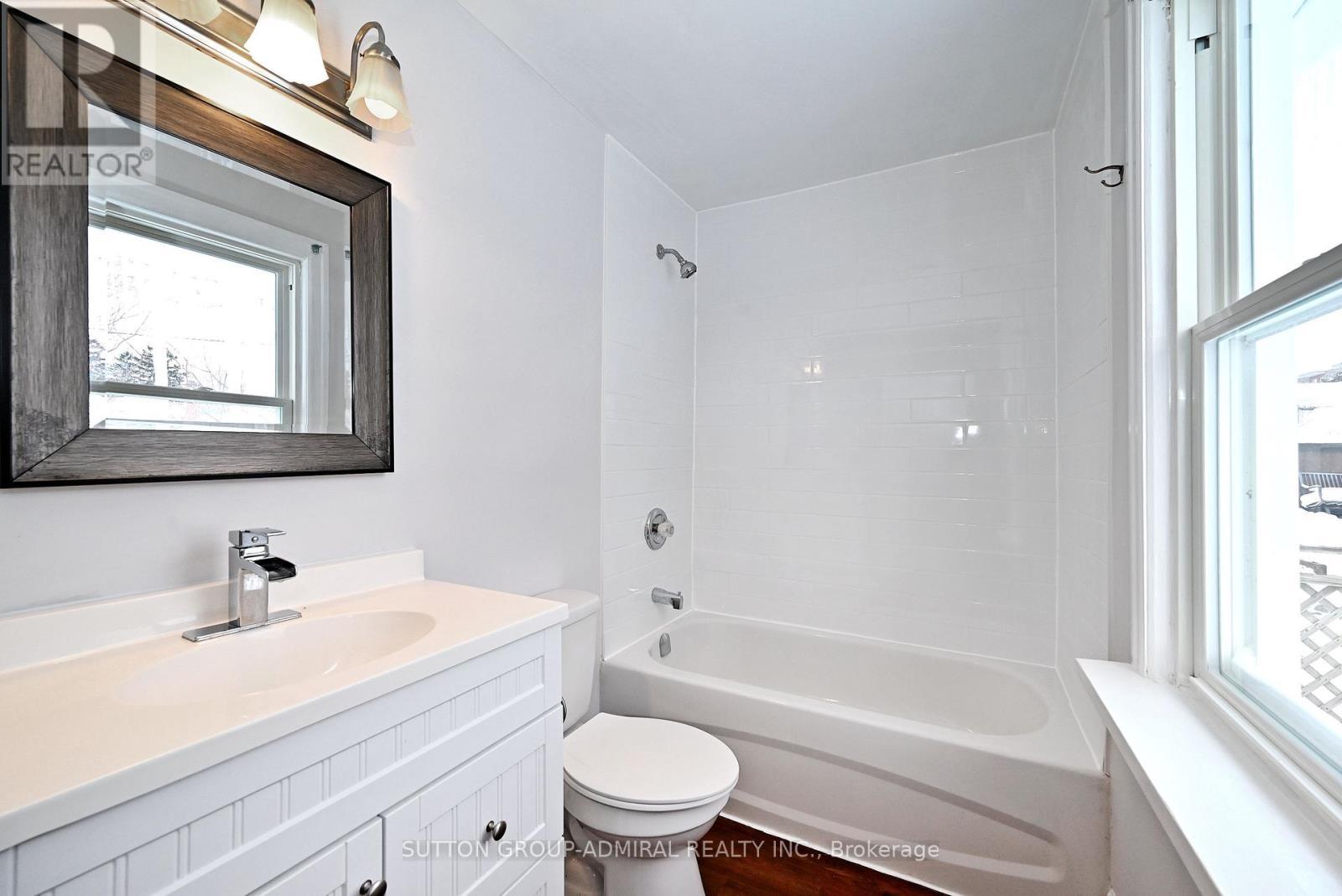 145 Ninth Avenue, Kitchener, ON - Indoor Photo Showing Bathroom