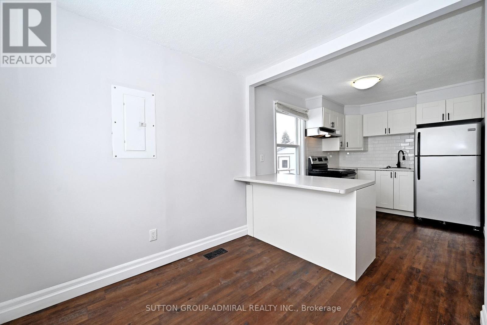 145 Ninth Avenue, Kitchener, ON - Indoor Photo Showing Kitchen