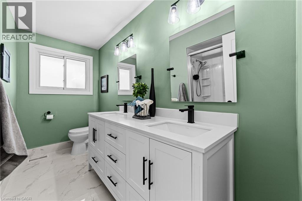 488 Wicklow Road, Burlington, ON - Indoor Photo Showing Bathroom