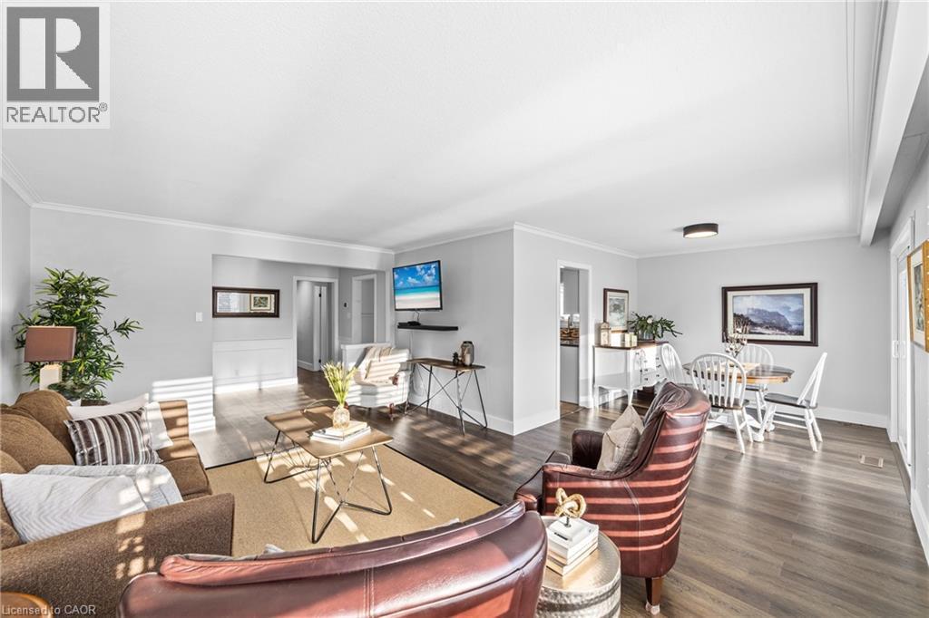 488 Wicklow Road, Burlington, ON - Indoor Photo Showing Living Room