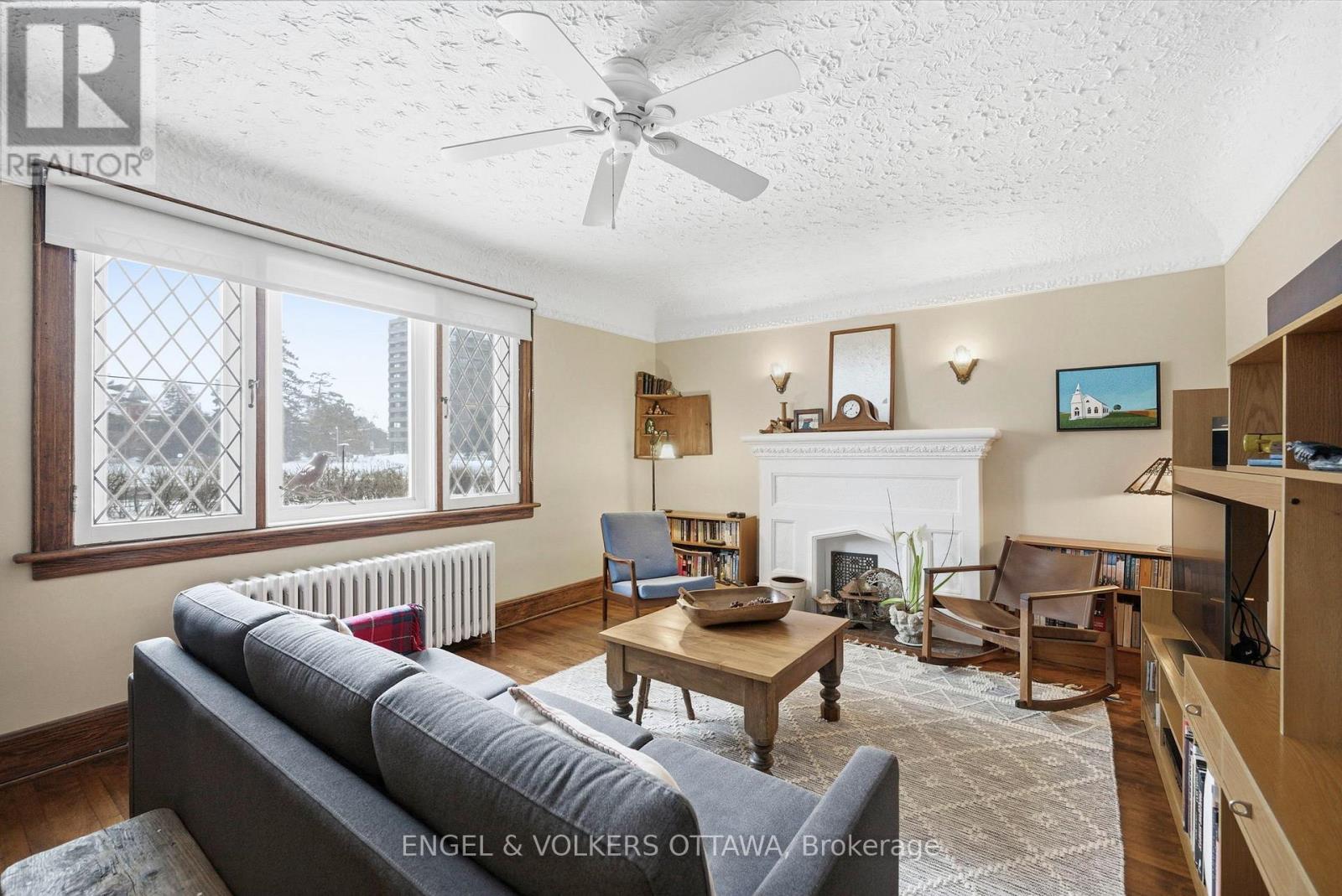 407 Echo Drive, Ottawa, ON - Indoor Photo Showing Living Room With Fireplace