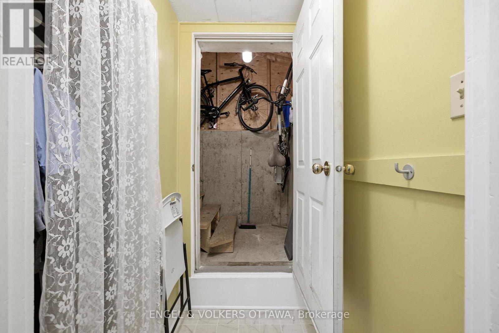 Separate Entrance for 407B - 407 Echo Drive, Ottawa, ON - Indoor Photo Showing Bathroom