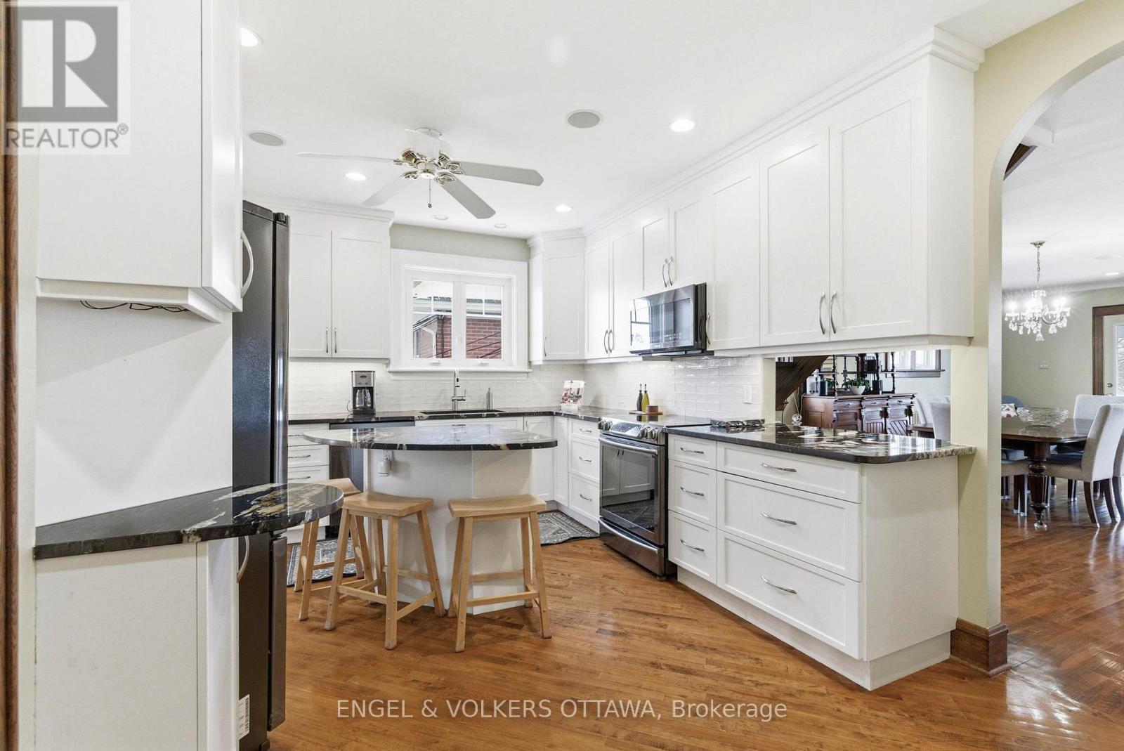407 Echo Drive, Ottawa, ON - Indoor Photo Showing Kitchen With Upgraded Kitchen