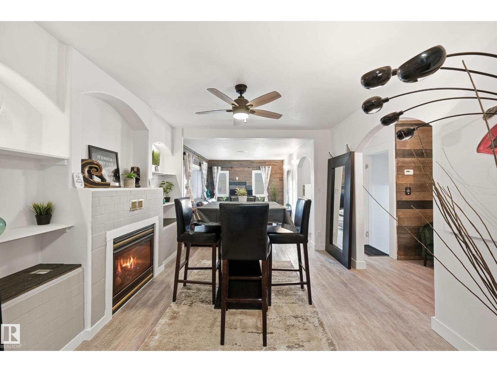 10656 93 St Nw, Edmonton, AB - Indoor Photo Showing Dining Room