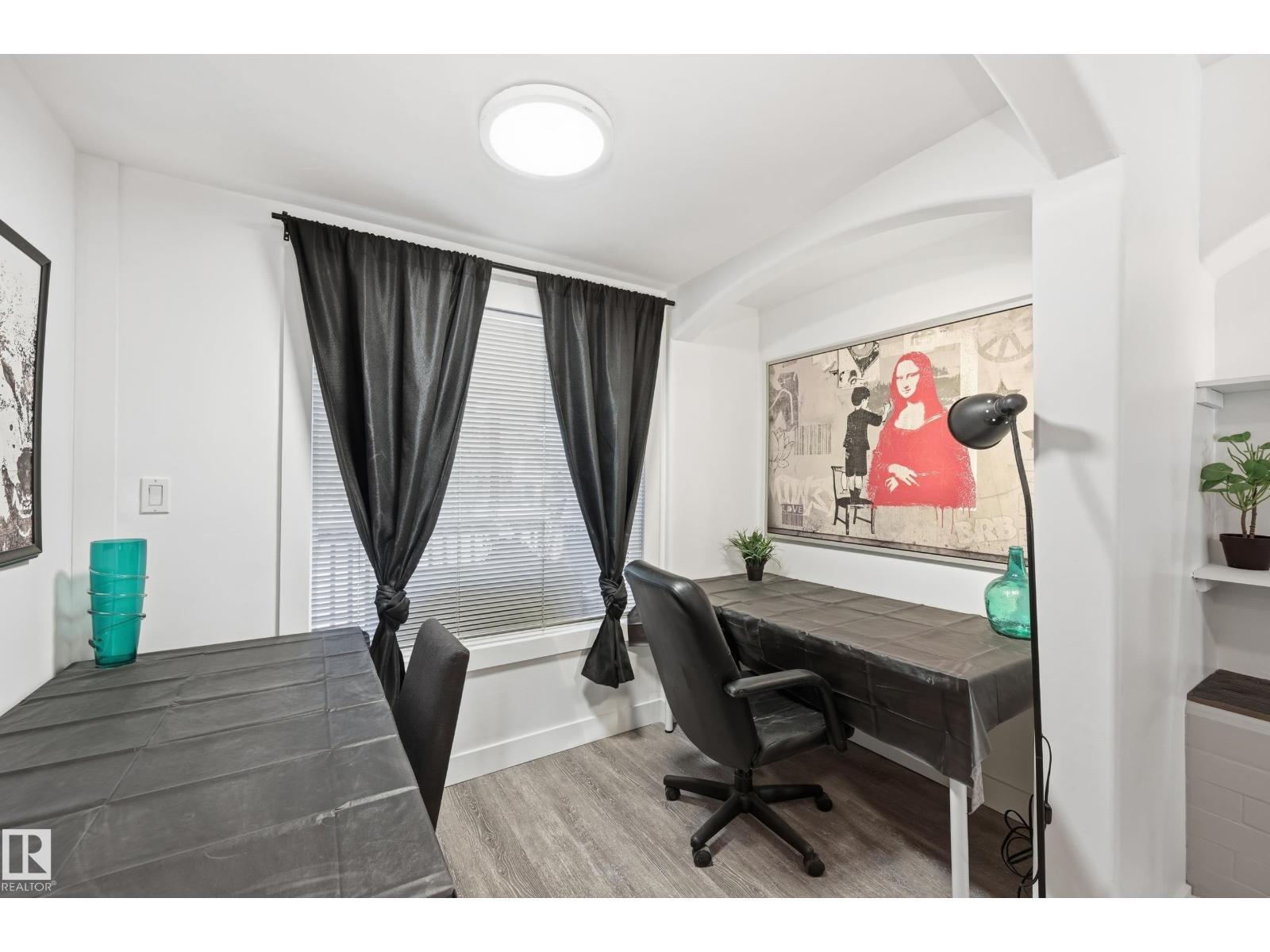 10656 93 St Nw, Edmonton, AB - Indoor