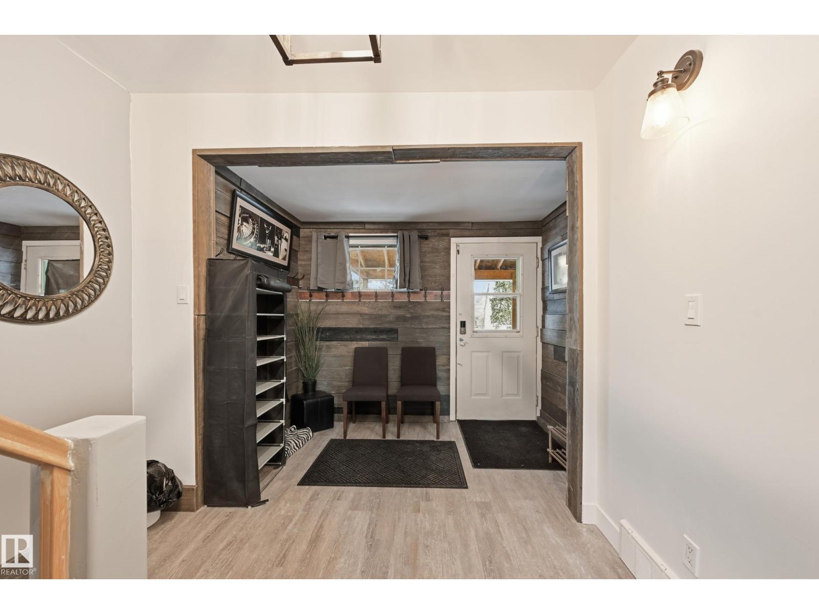 10656 93 St Nw, Edmonton, AB - Indoor Photo Showing Other Room