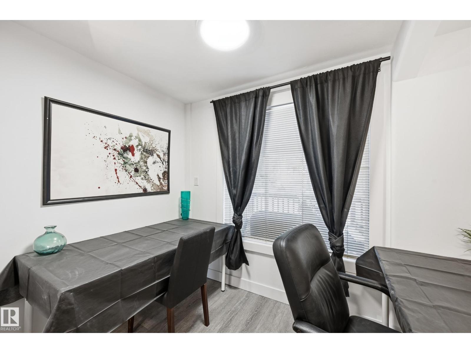 10656 93 St Nw, Edmonton, AB - Indoor