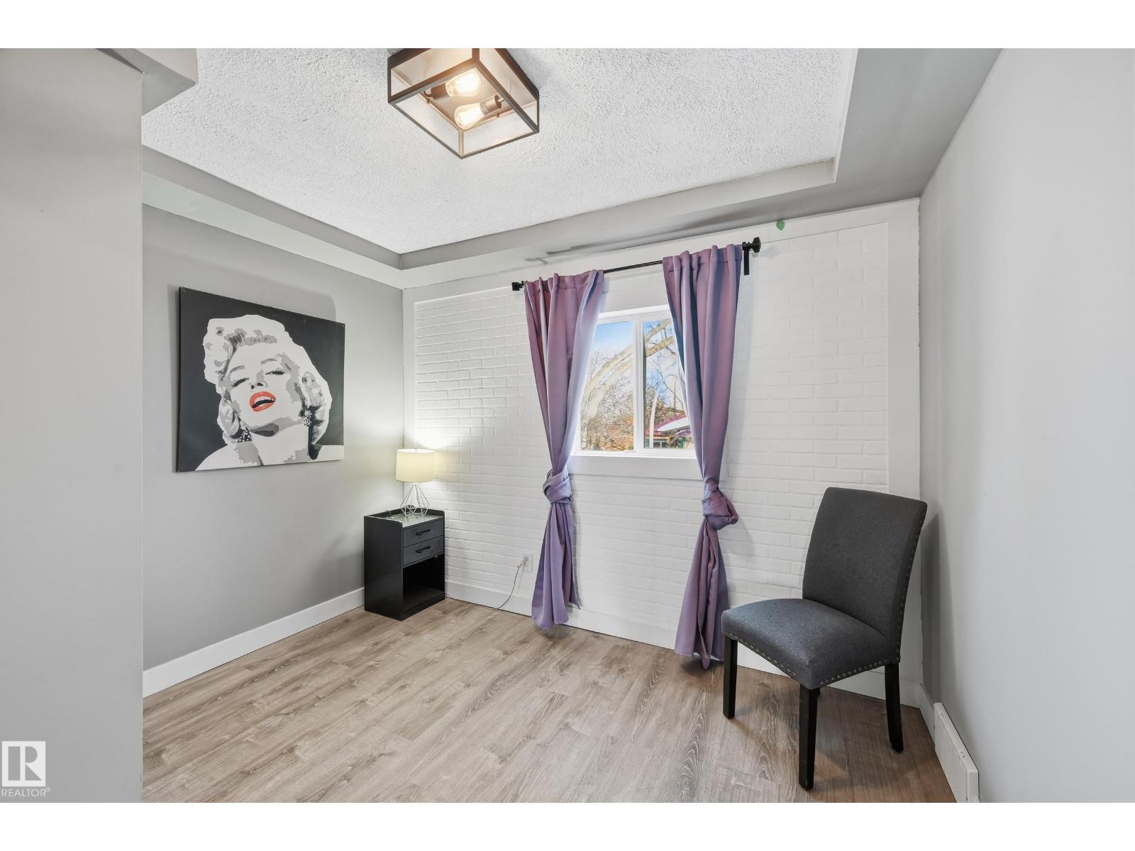 10656 93 St Nw, Edmonton, AB - Indoor