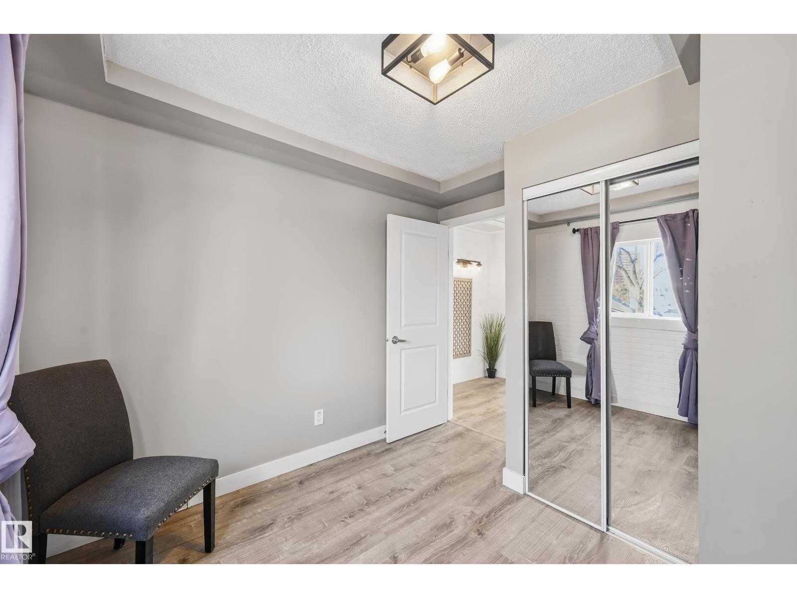 10656 93 St Nw, Edmonton, AB - Indoor