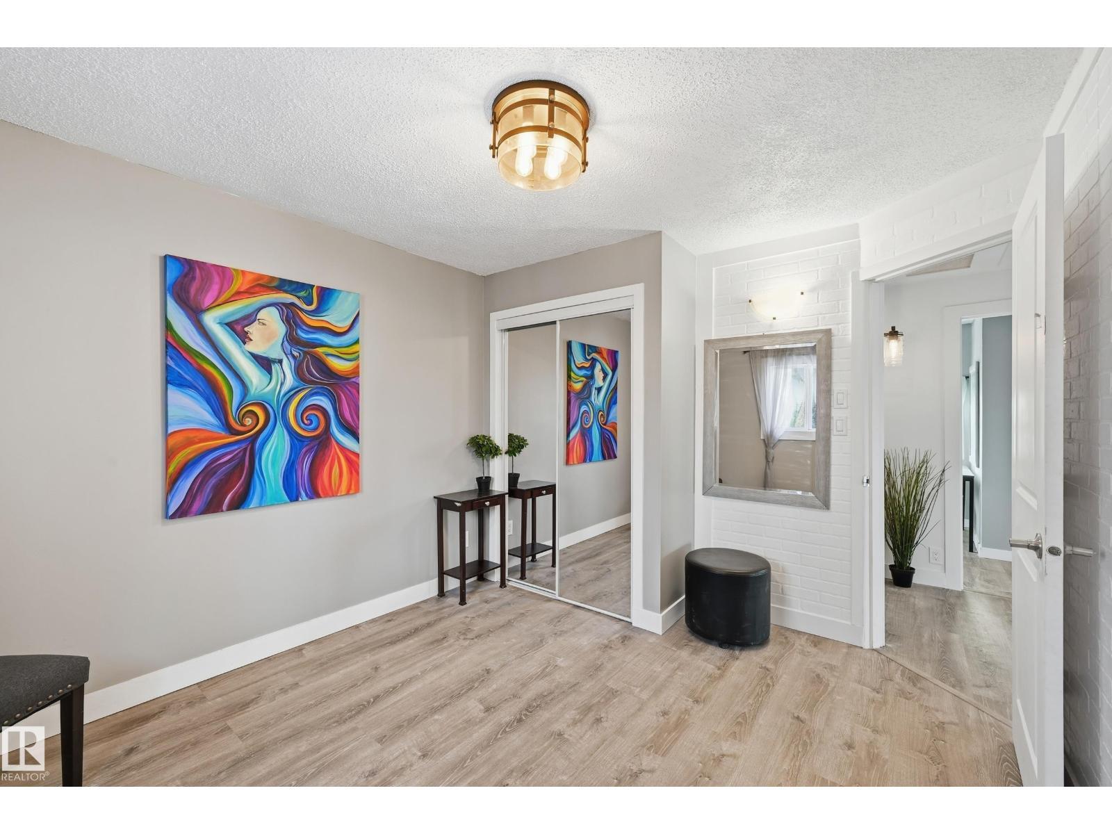 10656 93 St Nw, Edmonton, AB - Indoor Photo Showing Other Room