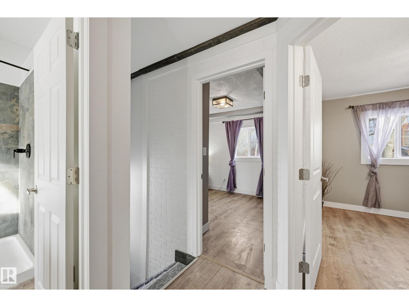 10656 93 St Nw, Edmonton, AB - Indoor Photo Showing Other Room