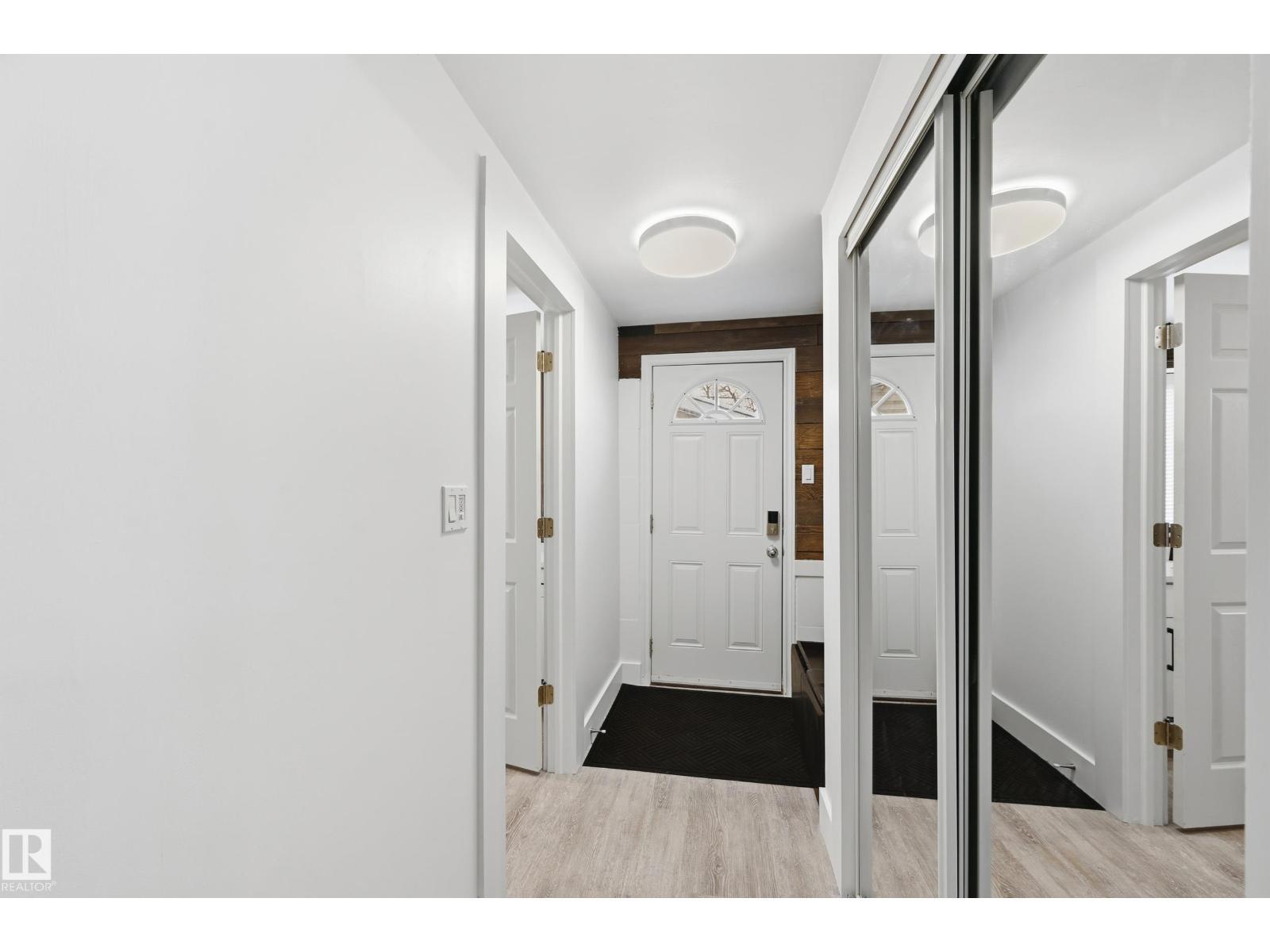 10656 93 St Nw, Edmonton, AB - Indoor Photo Showing Other Room