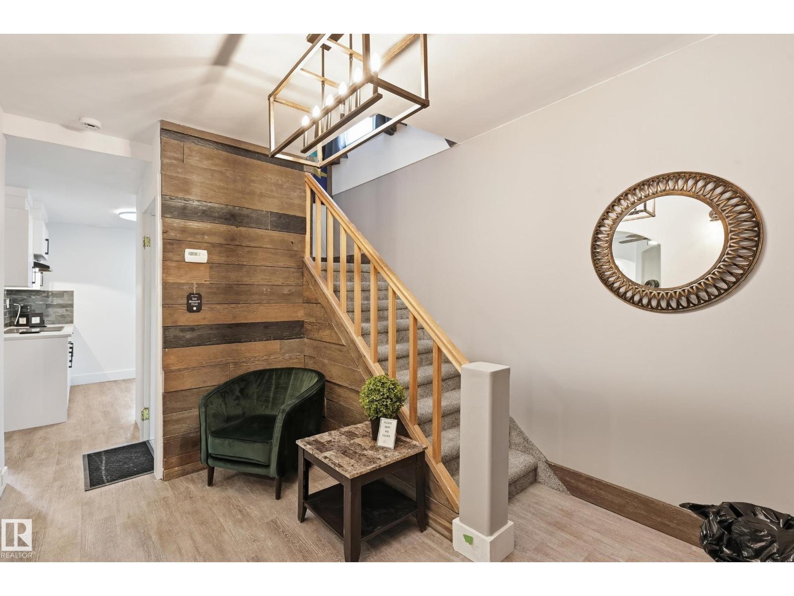 10656 93 St Nw, Edmonton, AB - Indoor Photo Showing Other Room