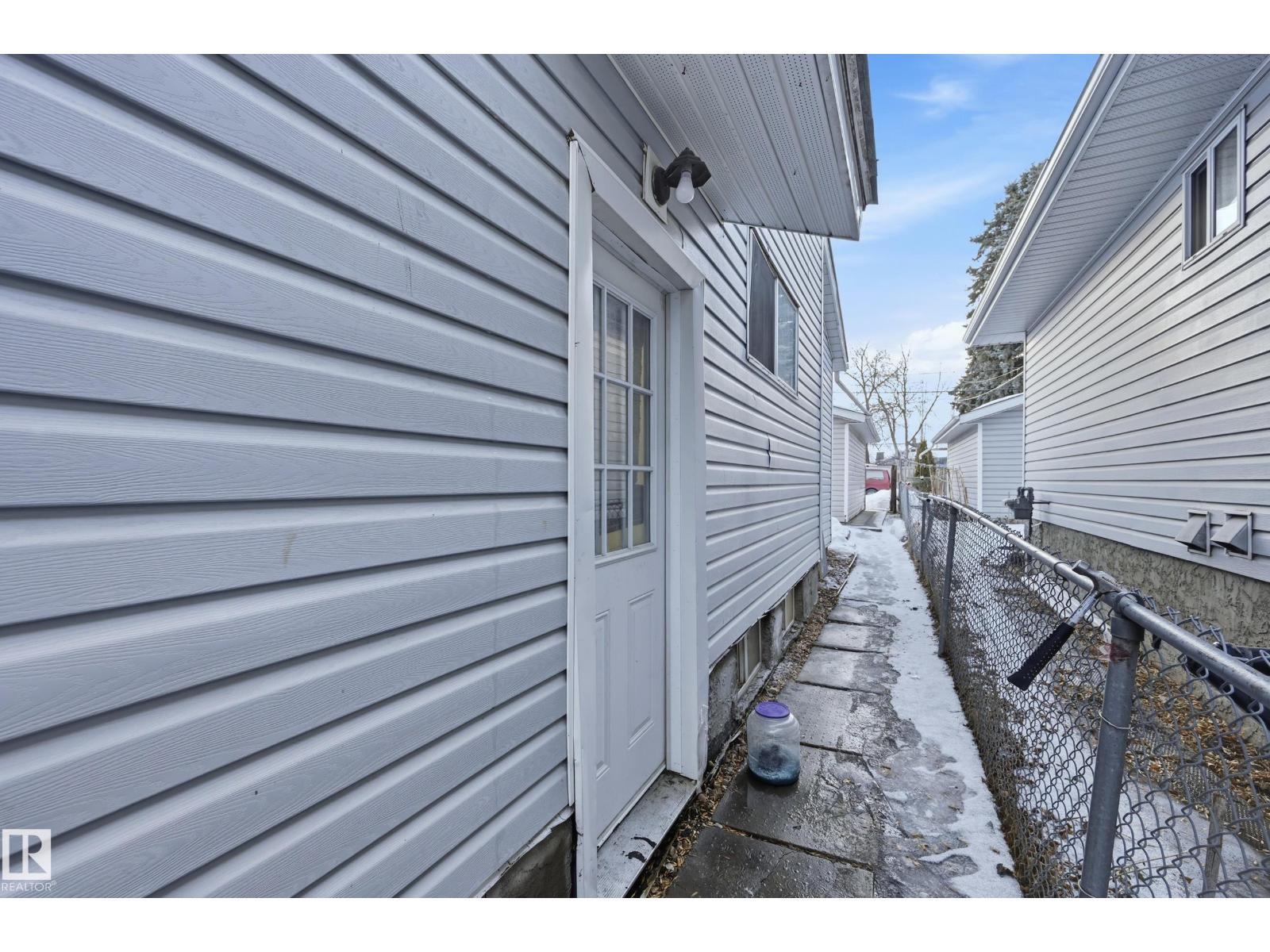 10656 93 St Nw, Edmonton, AB - Outdoor