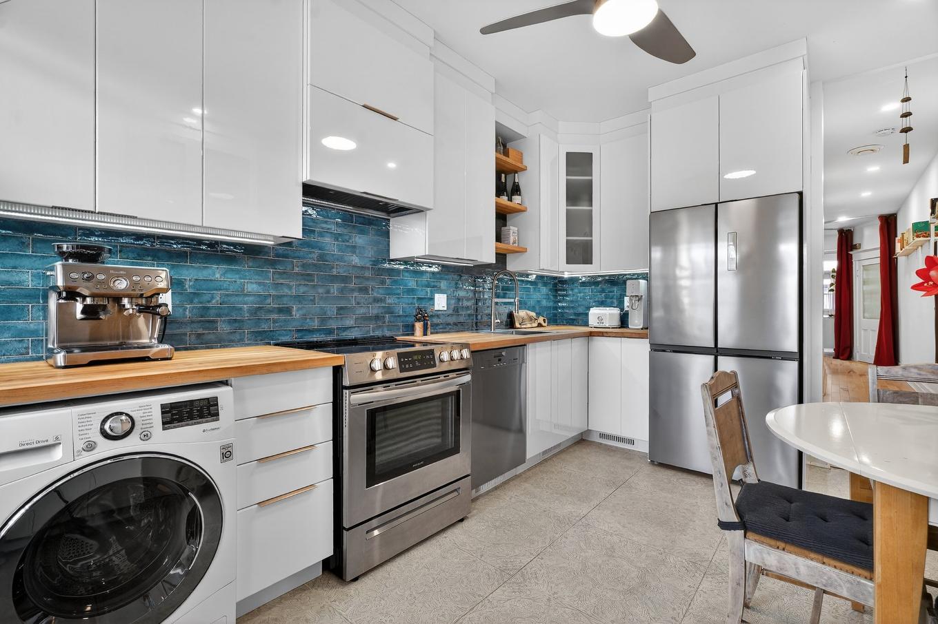 Kitchen - 576 Av. Valois, Montréal (Mercier/Hochelaga-Maisonneuve), QC - Indoor Photo Showing Laundry Room