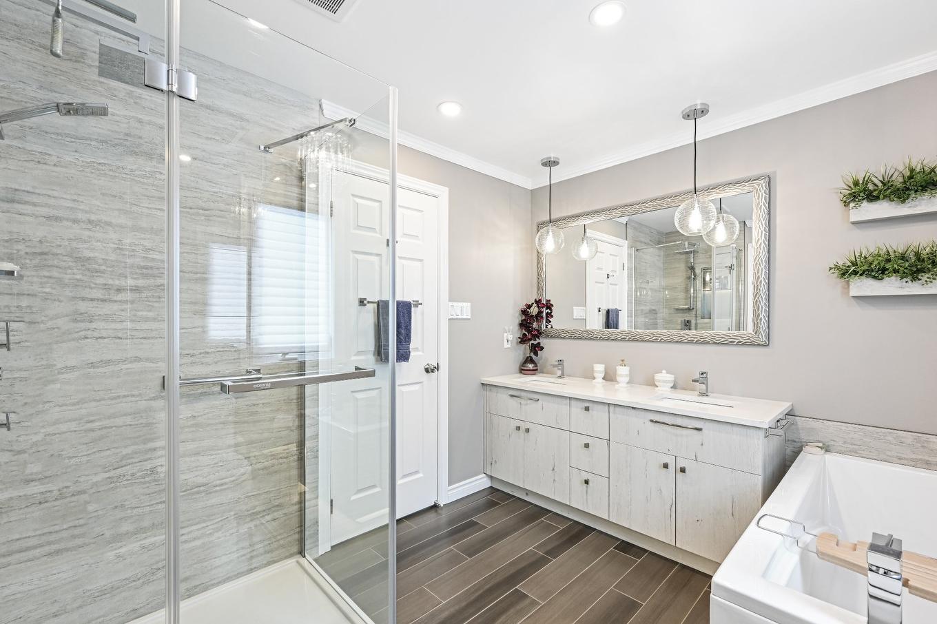 Salle de bains - 2 Rue Des Pinsons, Venise-En-Québec, QC - Indoor Photo Showing Bathroom