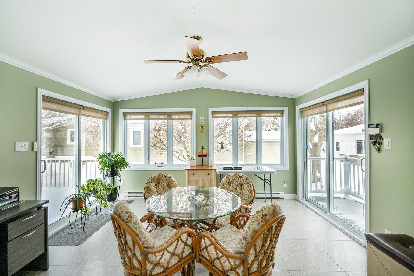 Véranda - 2 Rue Des Pinsons, Venise-En-Québec, QC - Indoor Photo Showing Dining Room