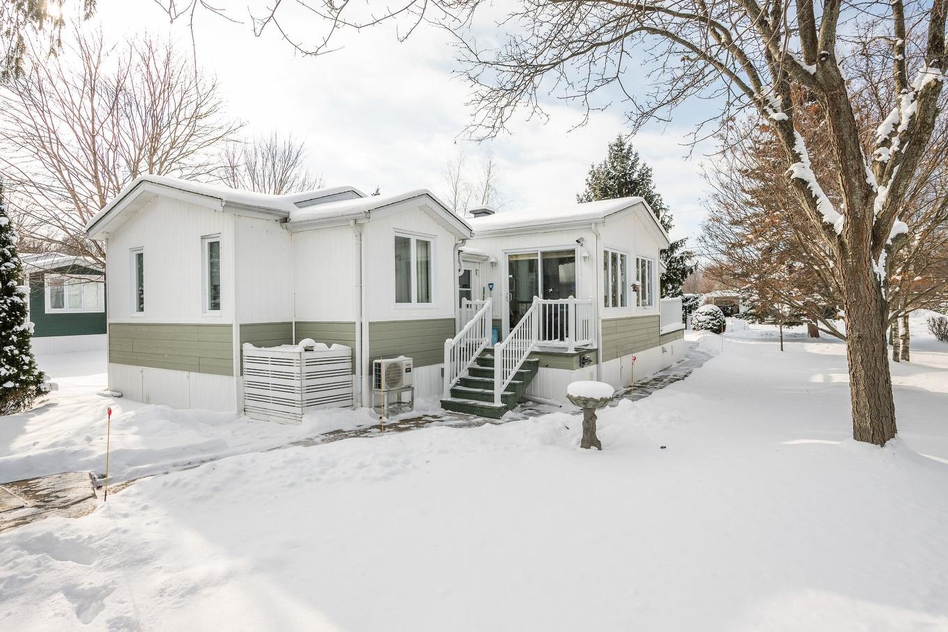 Extérieur - 2 Rue Des Pinsons, Venise-En-Québec, QC - Outdoor With Facade