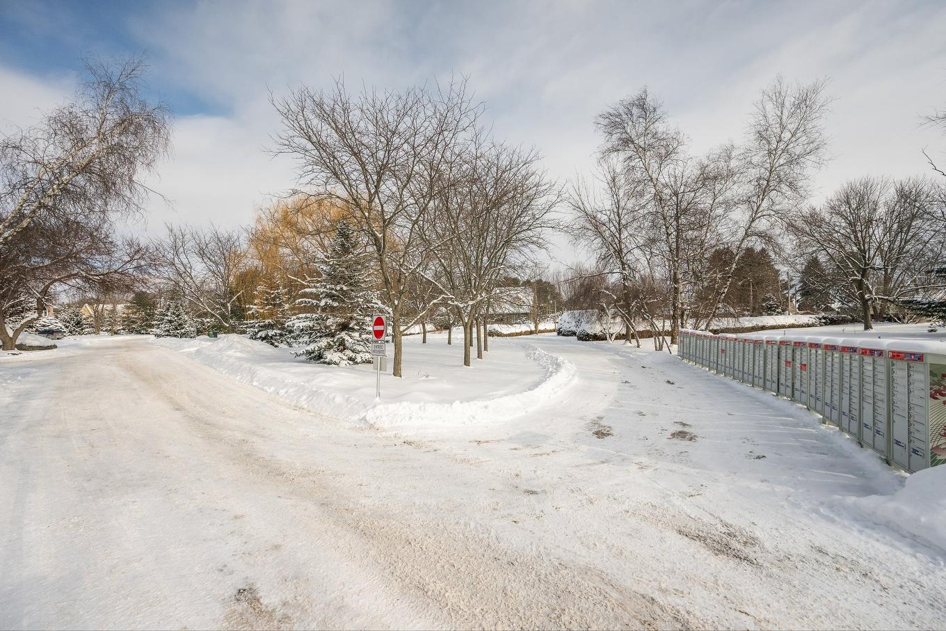 Rue - 2 Rue Des Pinsons, Venise-En-Québec, QC - Outdoor