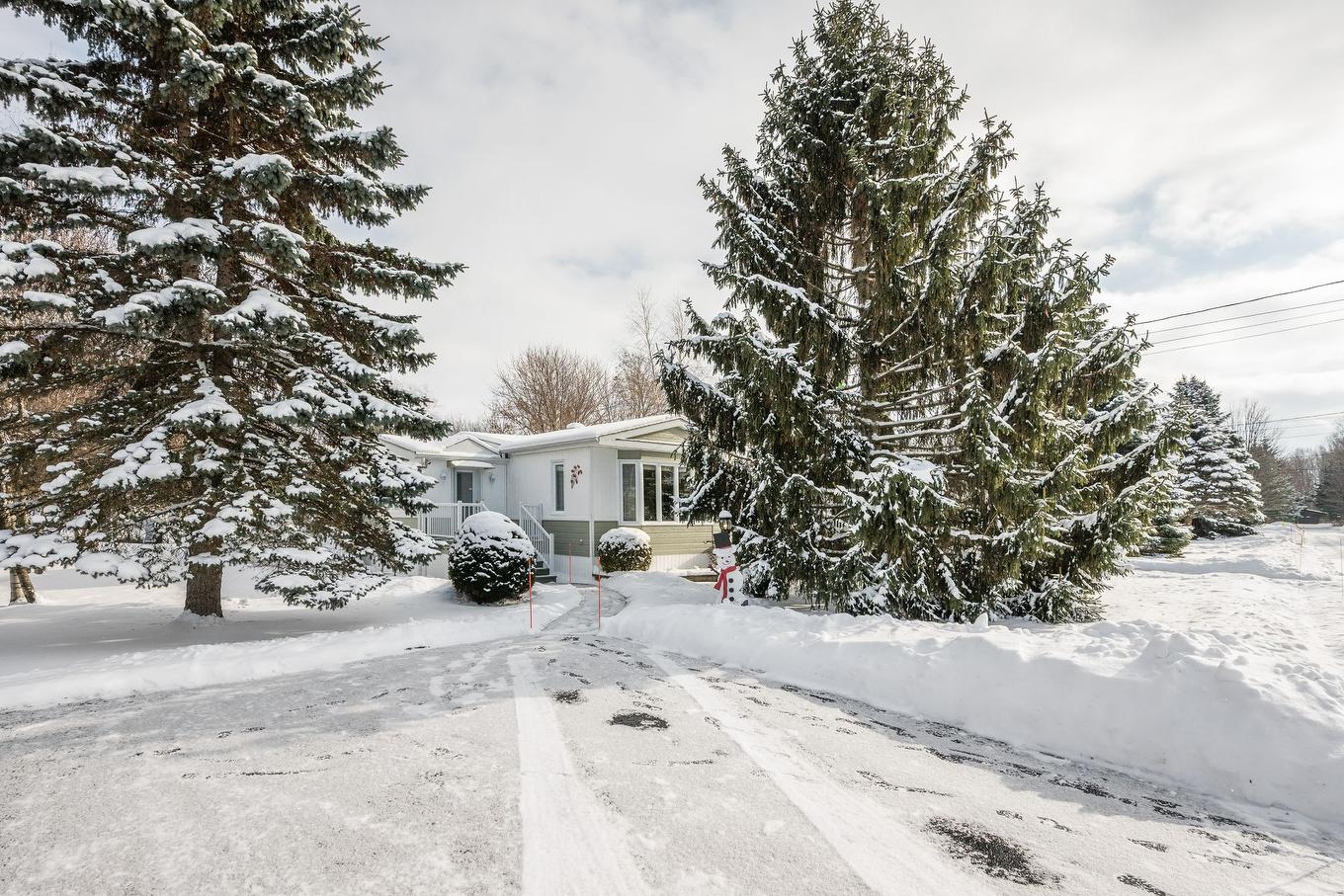 Façade - 2 Rue Des Pinsons, Venise-En-Québec, QC - Outdoor