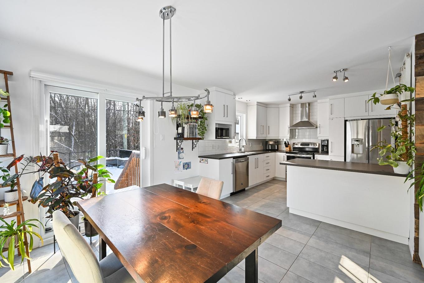 Dinette - 190 Rue Joseph-Doyon, Saint-Jean-Sur-Richelieu, QC - Indoor