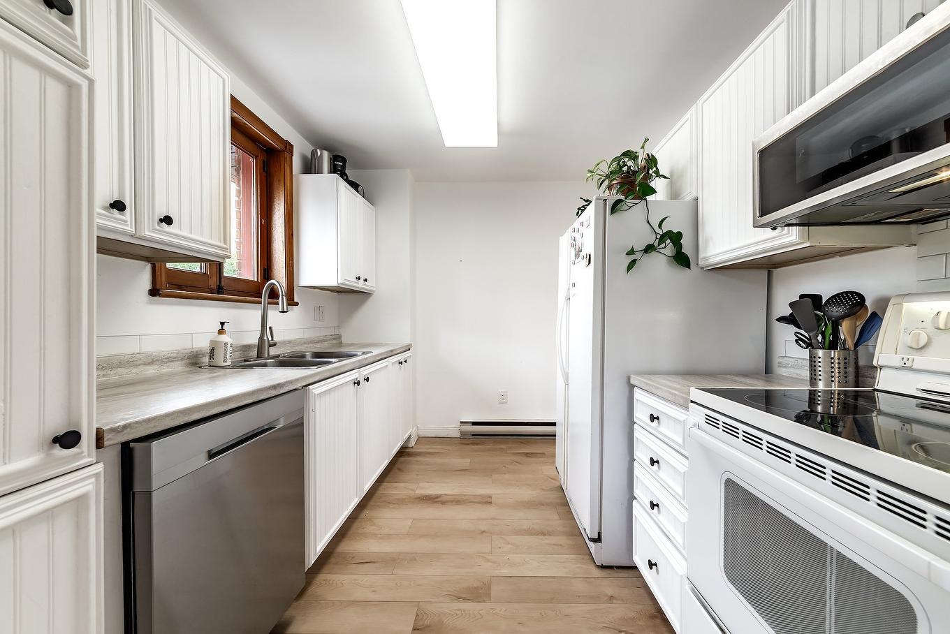 Kitchen - 303-47 Av. Des Pins O., Montréal (Le Plateau-Mont-Royal), QC - Indoor Photo Showing Kitchen With Double Sink