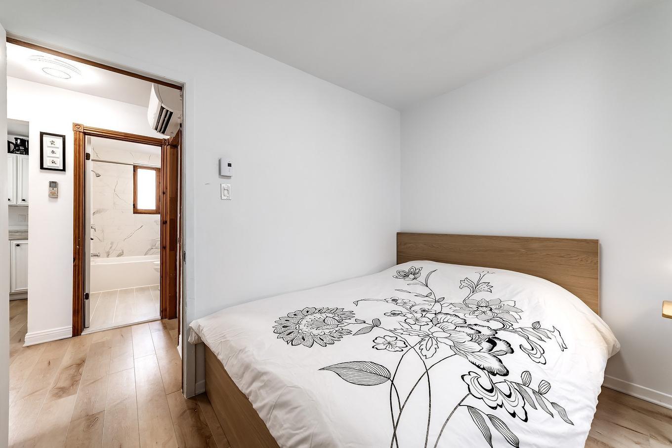 Primary bedroom - 303-47 Av. Des Pins O., Montréal (Le Plateau-Mont-Royal), QC - Indoor Photo Showing Bedroom