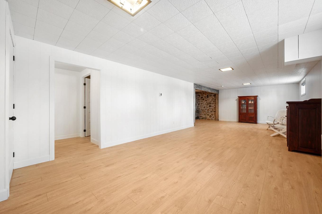 Salle familiale - 450 Av. Denonville, Saint-Hyacinthe, QC - Indoor Photo Showing Other Room