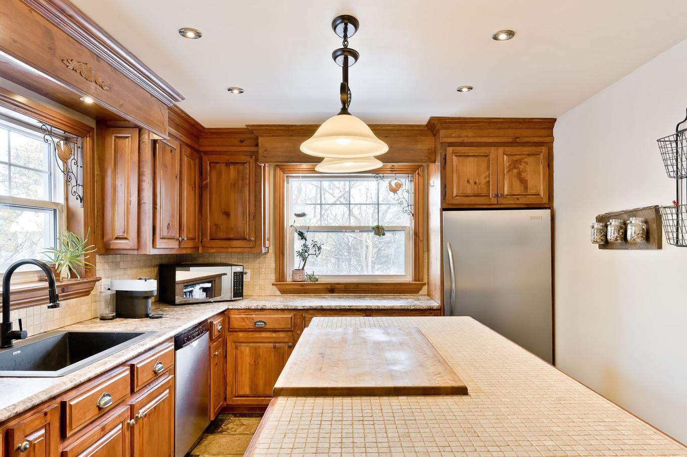 Cuisine - 54 Rue Downs, Sherbrooke (Lennoxville), QC - Indoor Photo Showing Kitchen