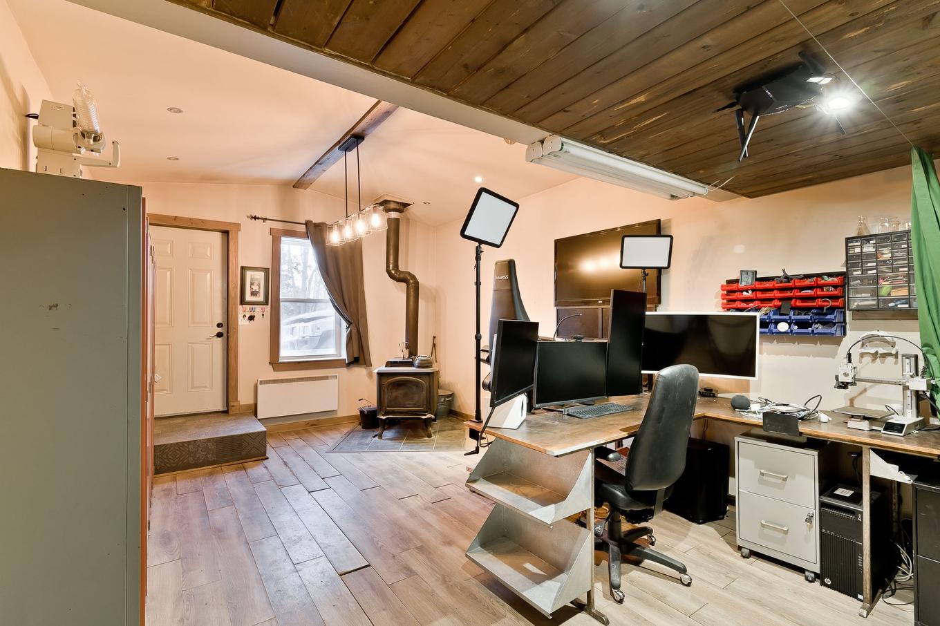 Salle familiale - 54 Rue Downs, Sherbrooke (Lennoxville), QC - Indoor Photo Showing Other Room