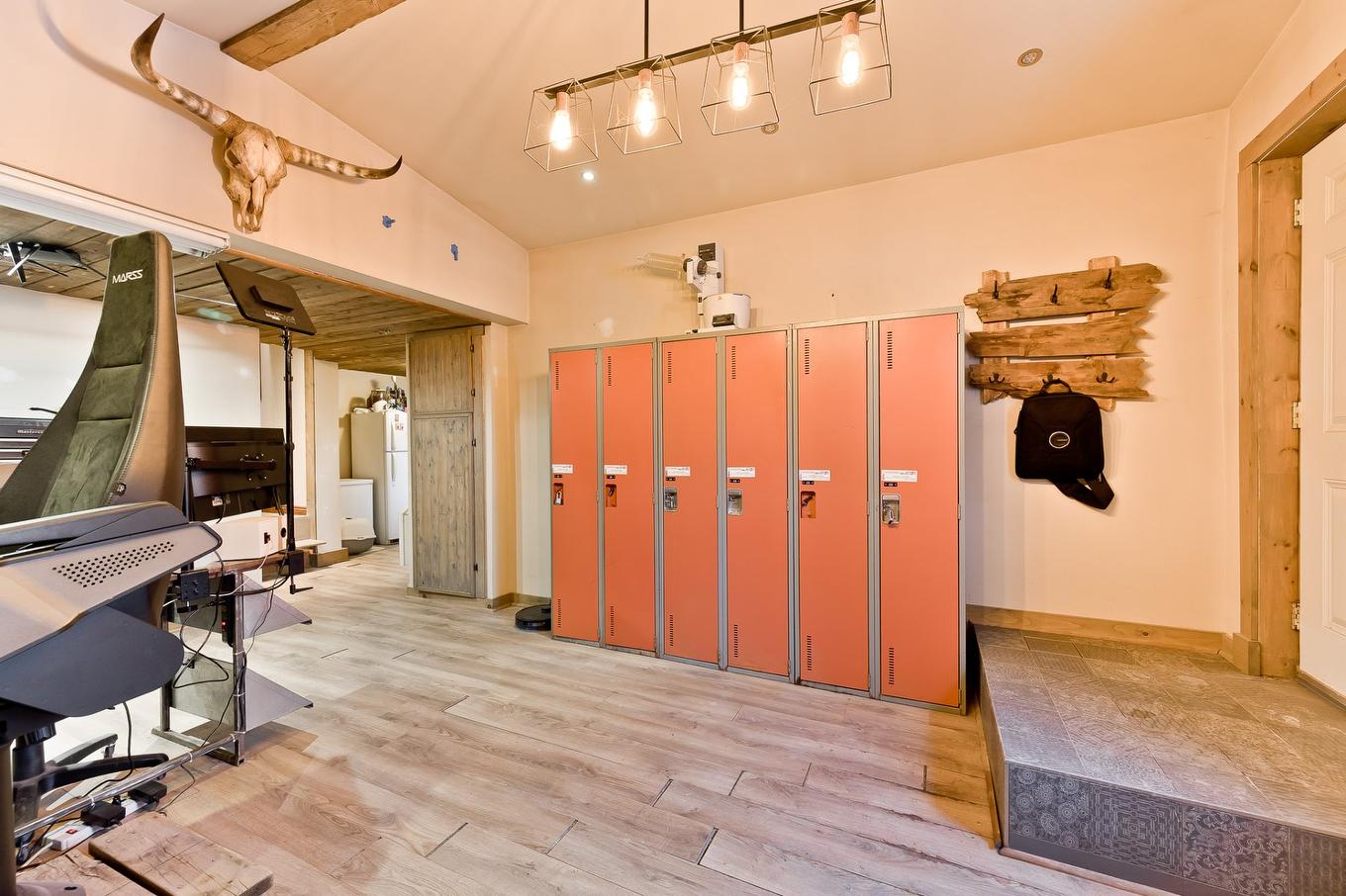 Salle familiale - 54 Rue Downs, Sherbrooke (Lennoxville), QC - Indoor Photo Showing Other Room