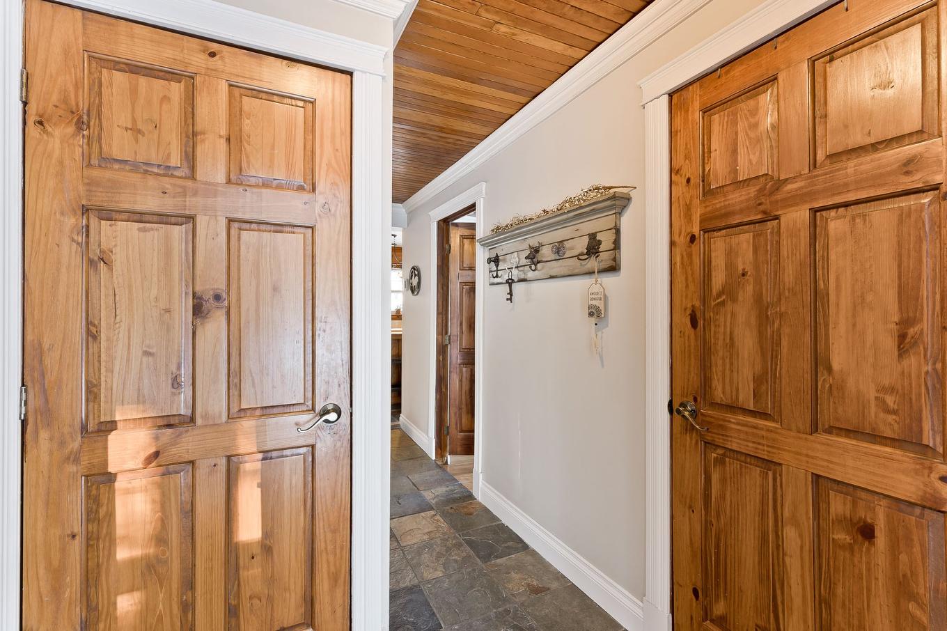 Corridor - 54 Rue Downs, Sherbrooke (Lennoxville), QC - Indoor Photo Showing Other Room