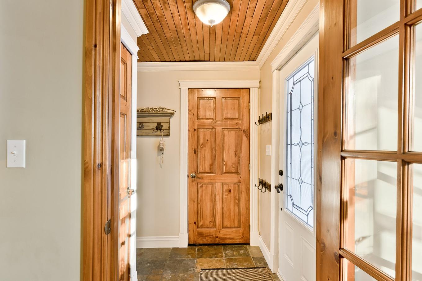 Hall d'entrée/Vestibule - 54 Rue Downs, Sherbrooke (Lennoxville), QC - Indoor Photo Showing Other Room