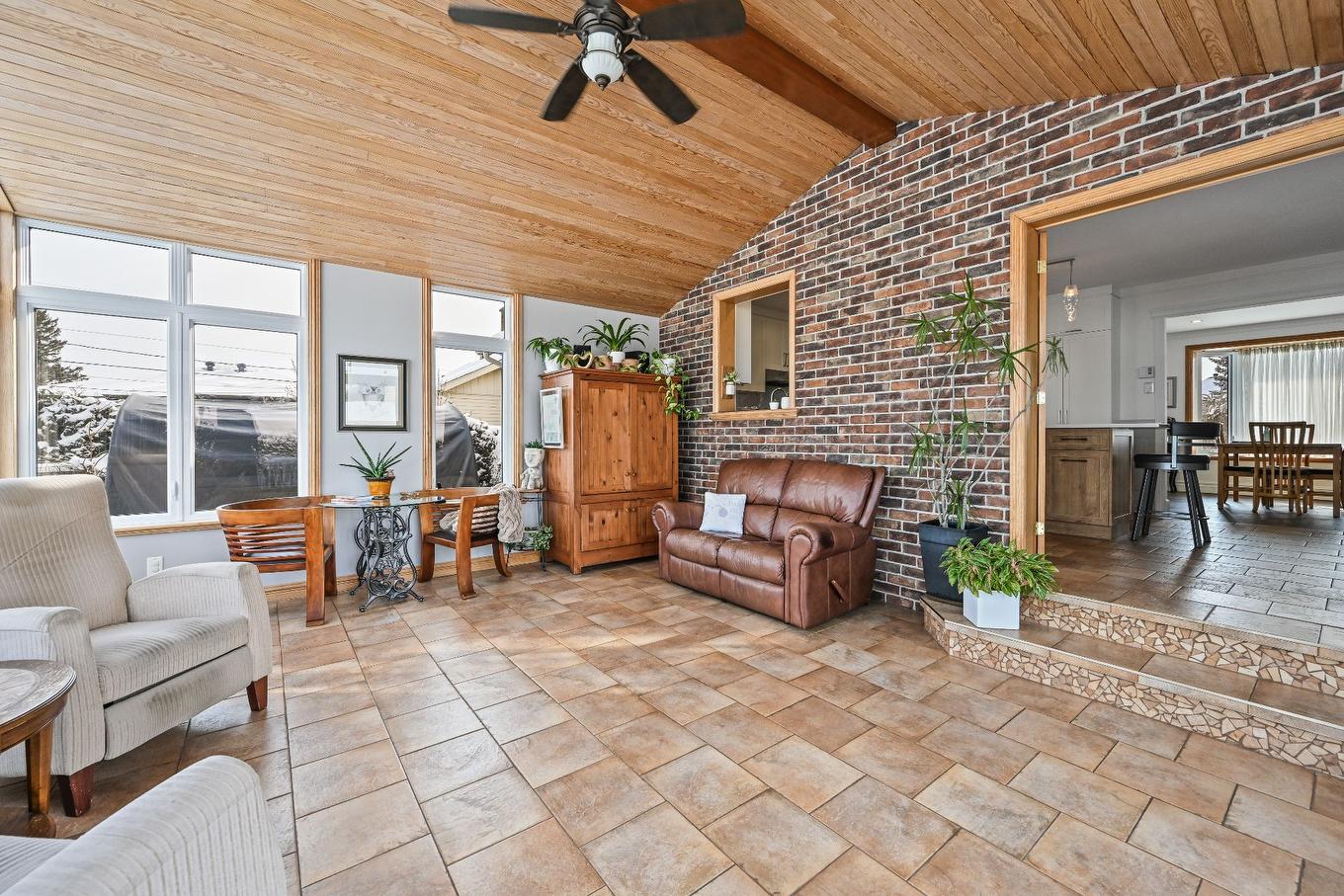 Véranda - 271 Rue Savard, Saint-Jean-Sur-Richelieu, QC - Photo Showing Other Room