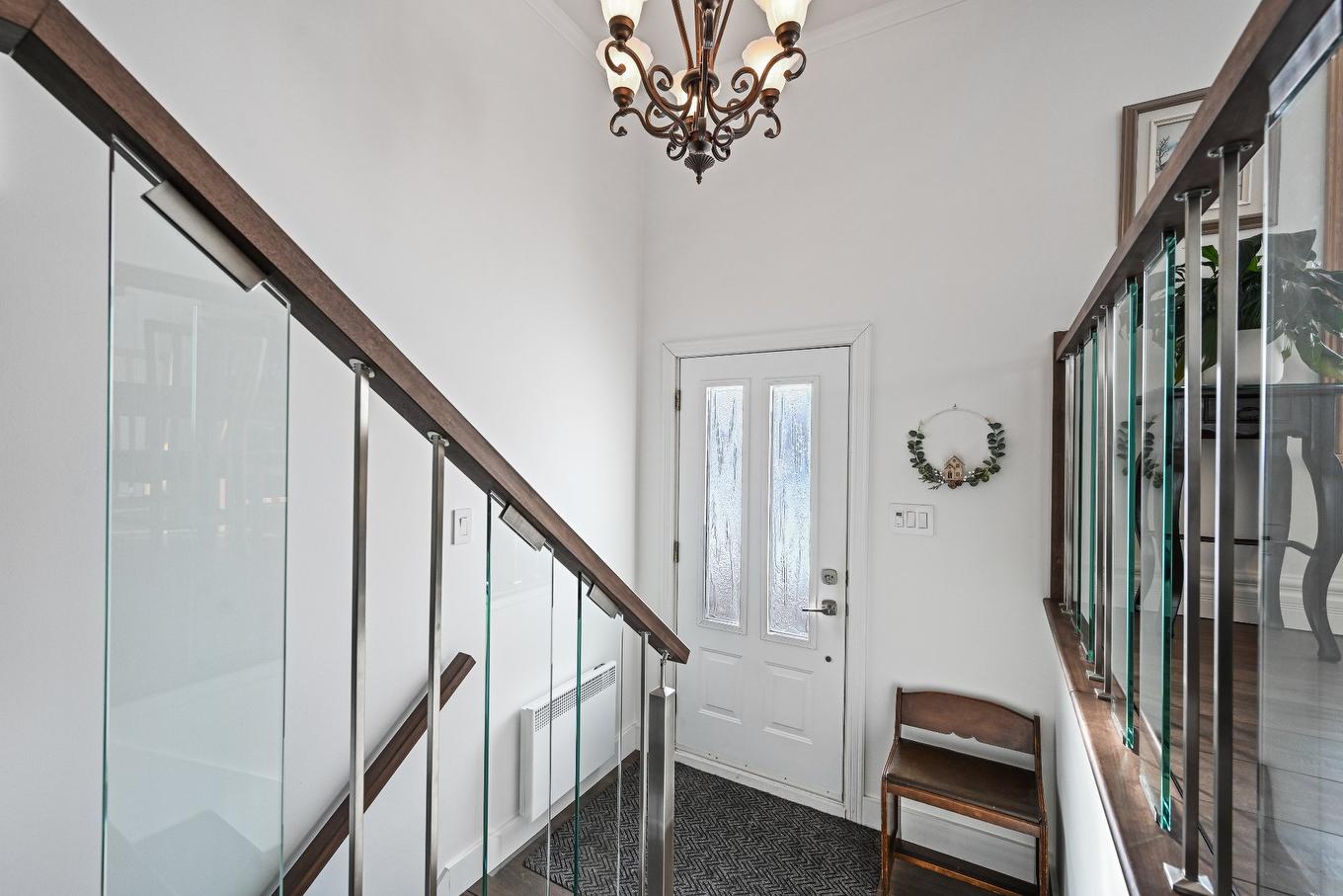 Hall d'entrée/Vestibule - 271 Rue Savard, Saint-Jean-Sur-Richelieu, QC - Indoor Photo Showing Other Room