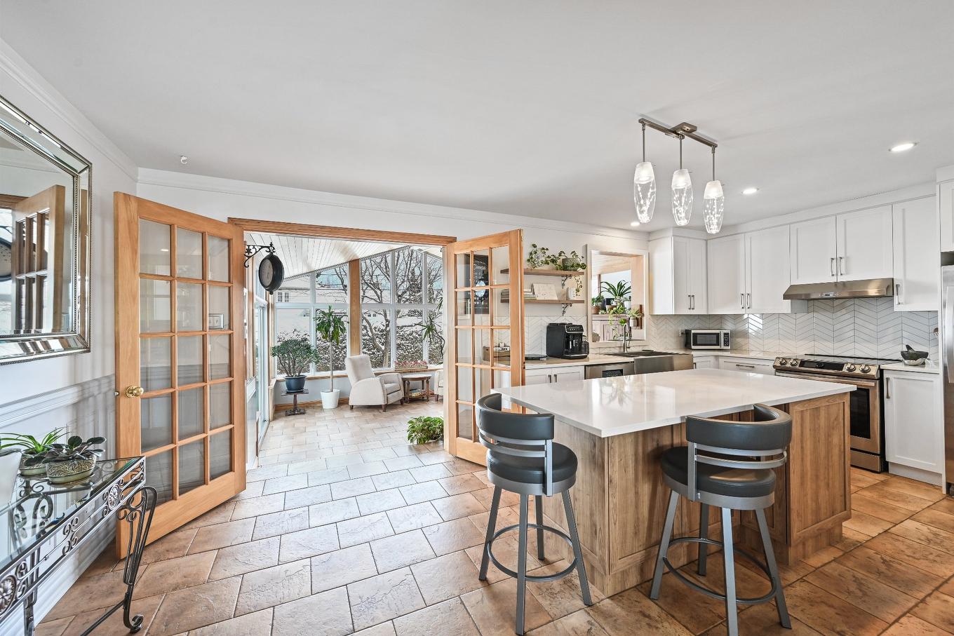 Cuisine - 271 Rue Savard, Saint-Jean-Sur-Richelieu, QC - Indoor Photo Showing Kitchen With Upgraded Kitchen