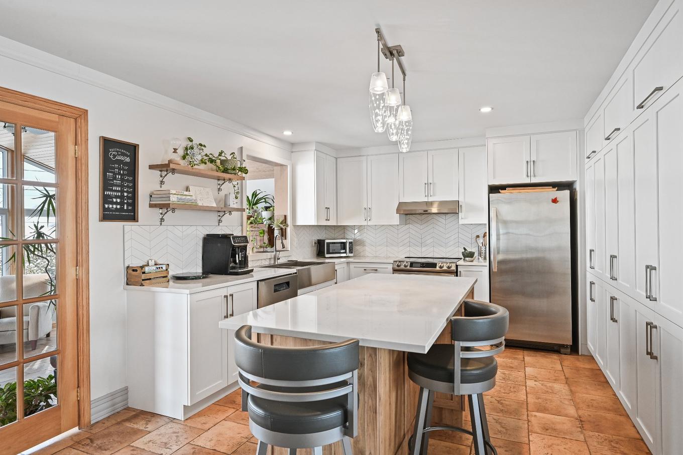 Cuisine - 271 Rue Savard, Saint-Jean-Sur-Richelieu, QC - Indoor Photo Showing Kitchen With Upgraded Kitchen