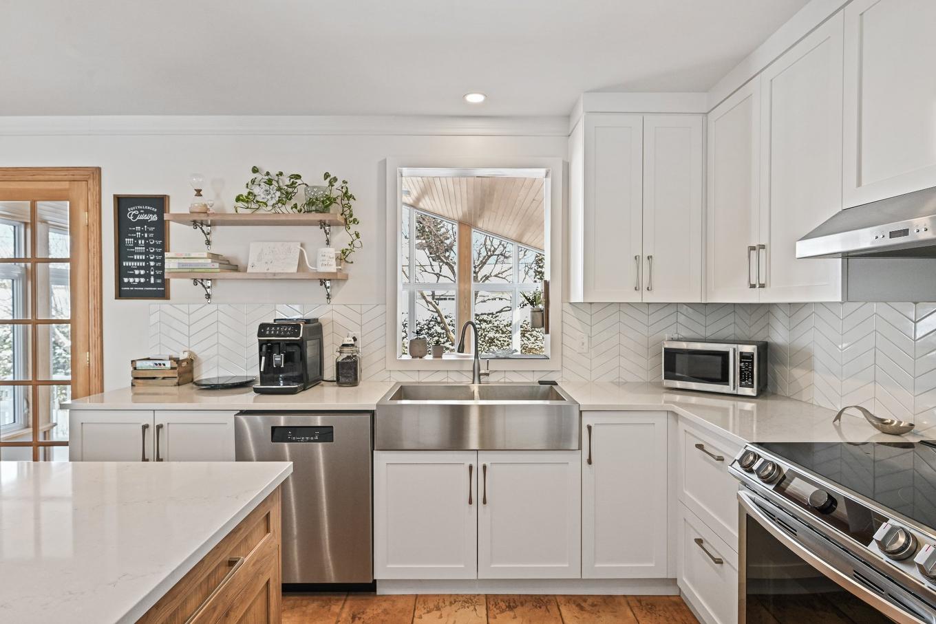 Cuisine - 271 Rue Savard, Saint-Jean-Sur-Richelieu, QC - Indoor Photo Showing Kitchen With Double Sink With Upgraded Kitchen