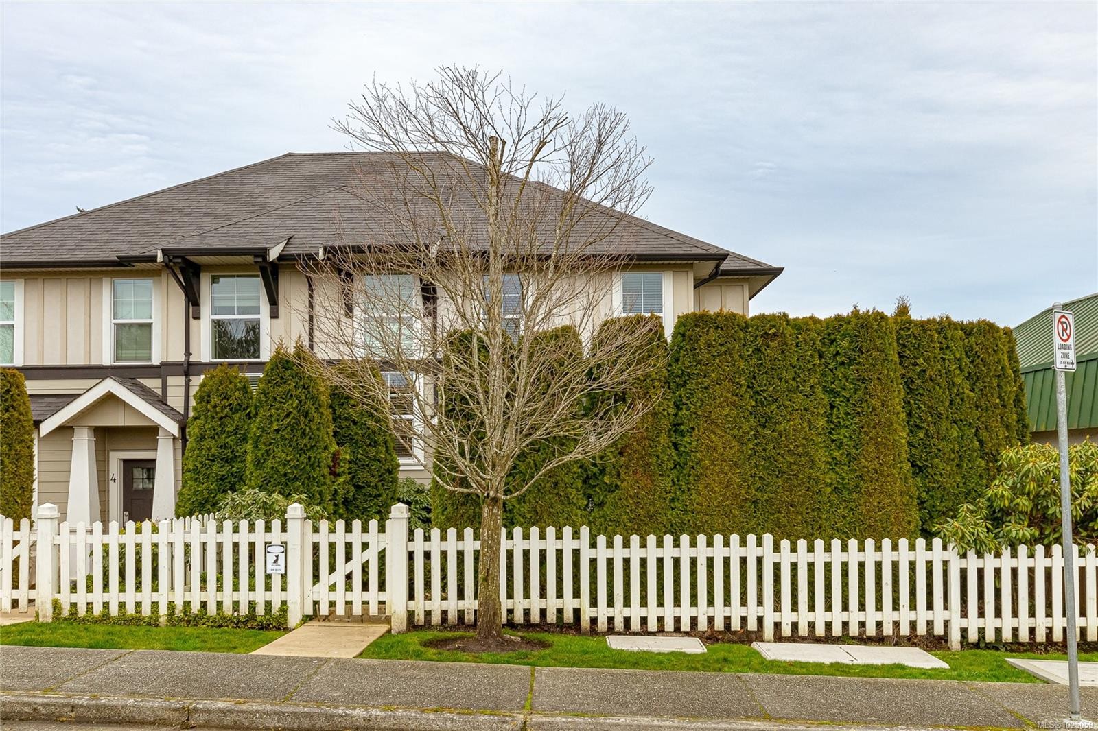 #5-3903 Douglas St, Saanich, BC