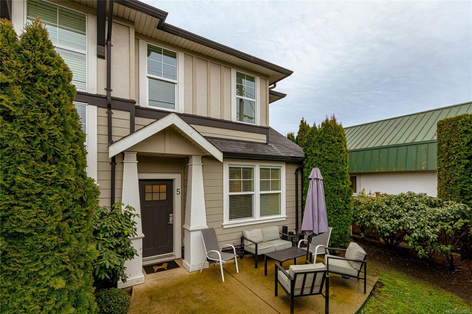 #5-3903 Douglas St, Saanich, BC