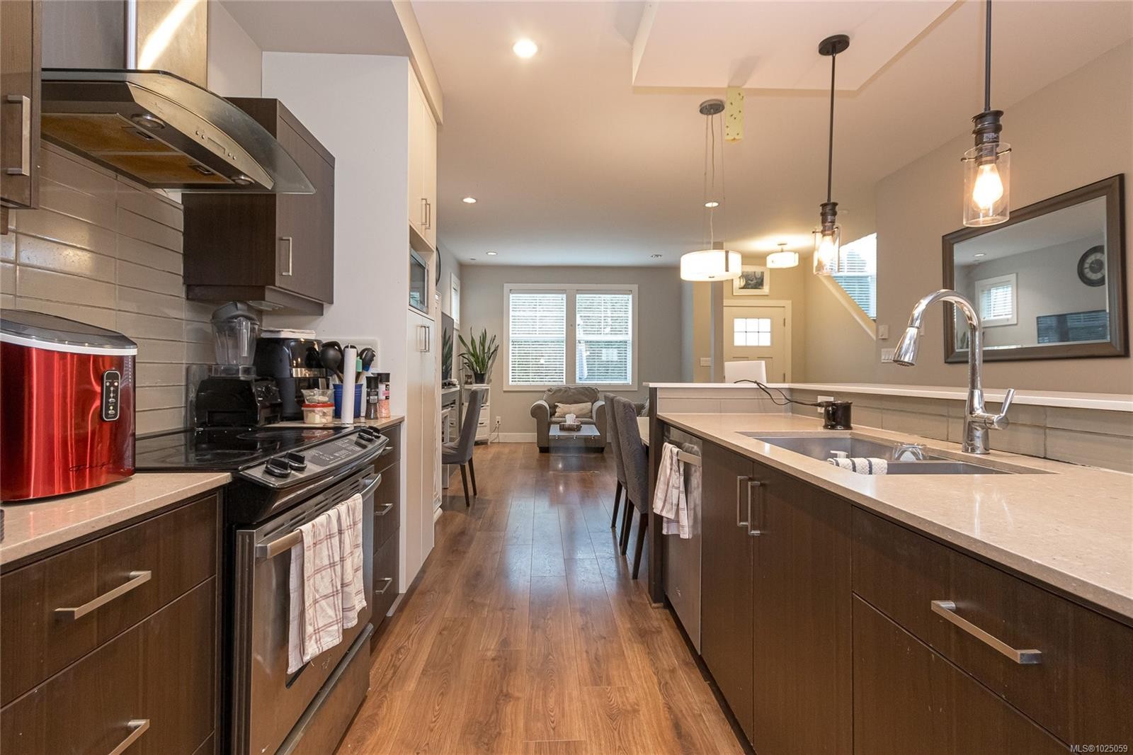 #5-3903 Douglas St, Saanich, BC