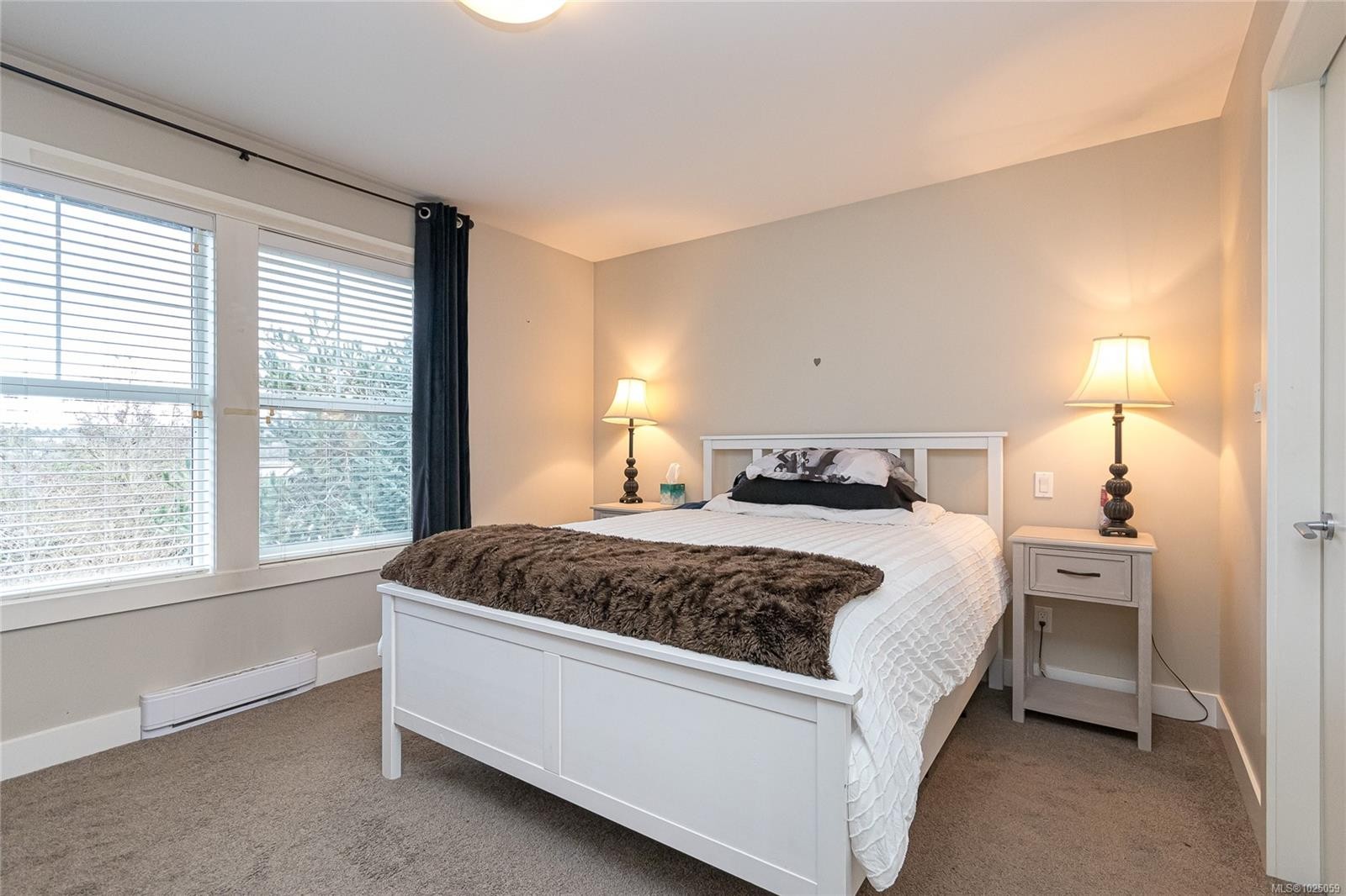 #5-3903 Douglas St, Saanich, BC