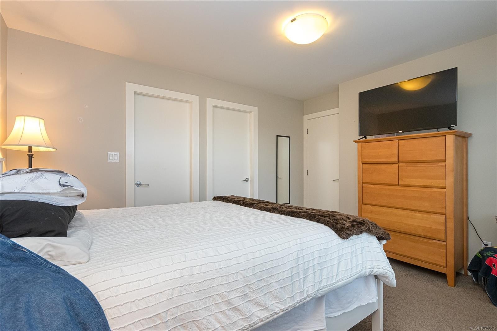 #5-3903 Douglas St, Saanich, BC