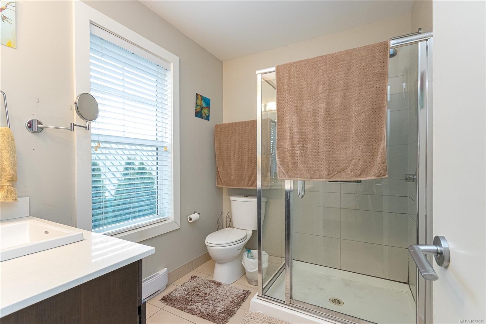#5-3903 Douglas St, Saanich, BC