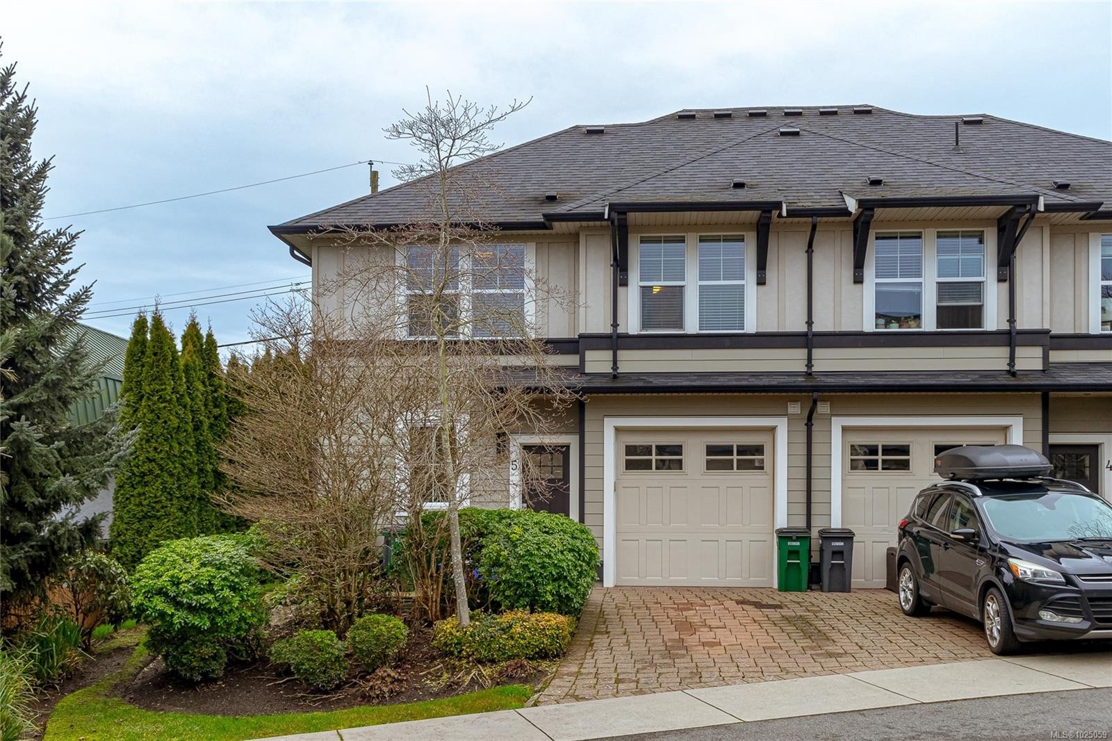 #5-3903 Douglas St, Saanich, BC