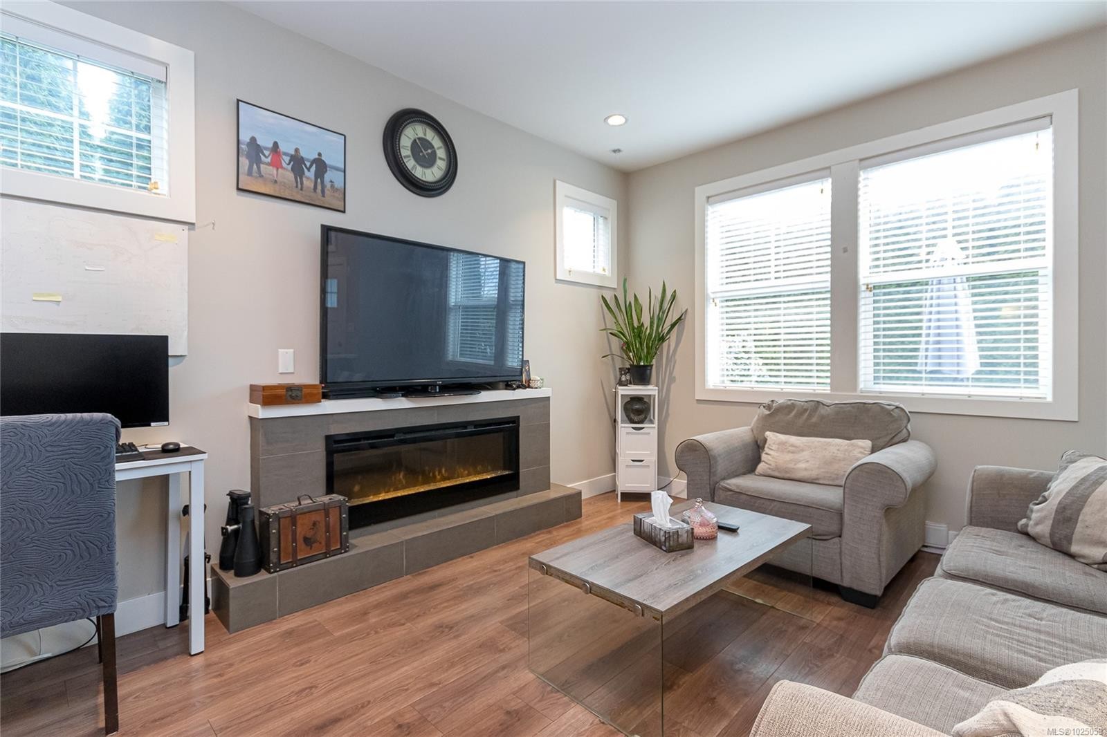 #5-3903 Douglas St, Saanich, BC